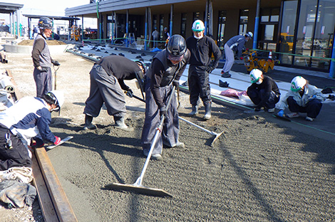 一班10人程度のチームで施工を進める