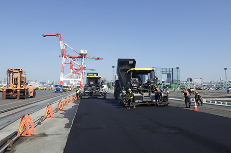 大詰めの舗装工事